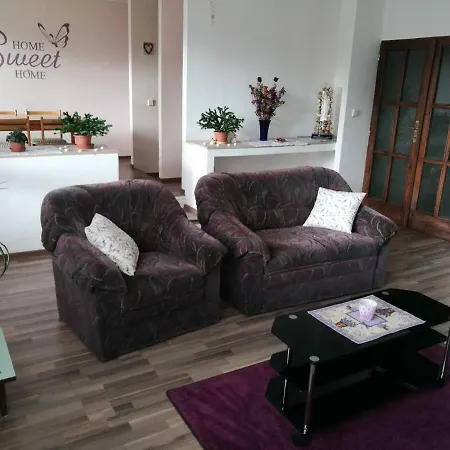 Spacious Near Brno. Samostatny Byt V Rd